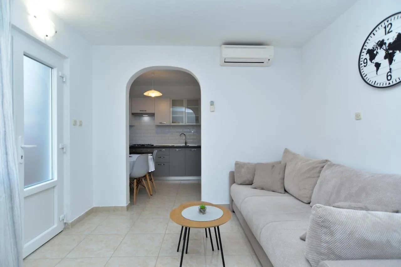 Apartments Pietro 2228 Bale Croatia