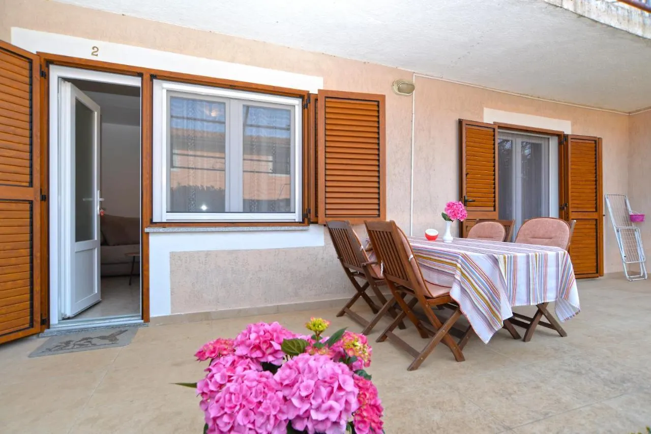 Apartments Pietro 2228 Bale Croatia