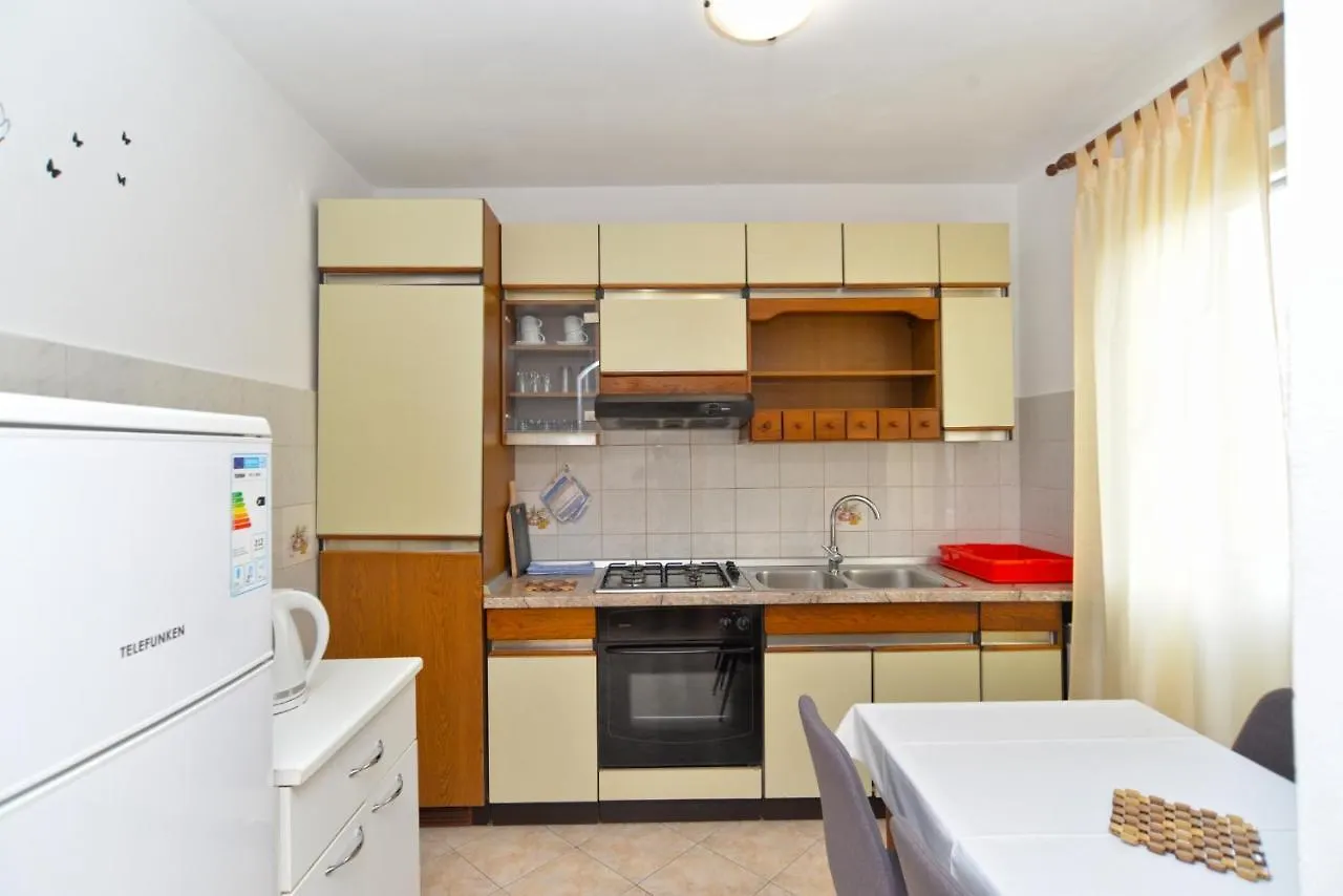 Apartments Pietro 2228 Bale 0*,  Croatia