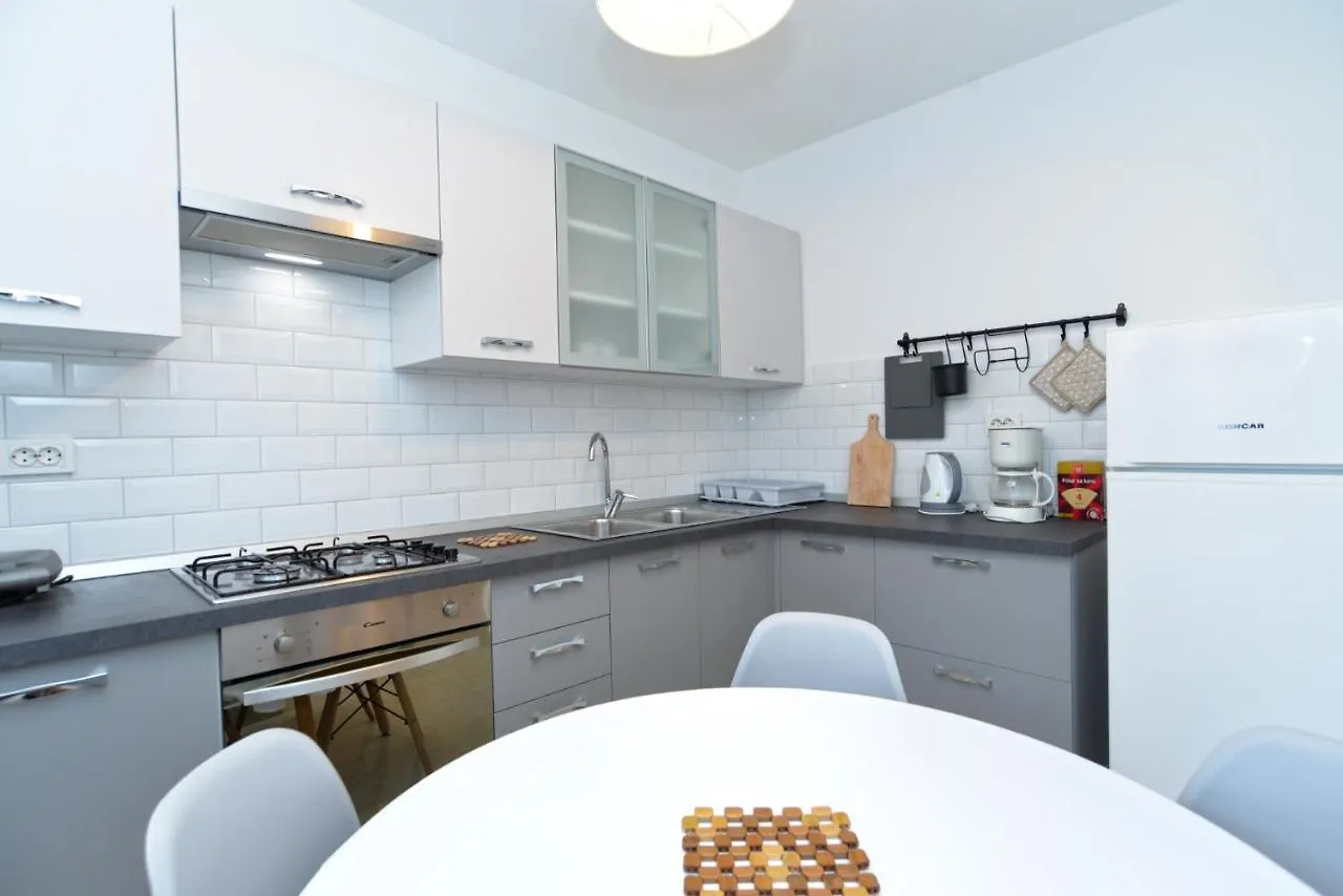 Apartments Pietro 2228 Bale Croatia