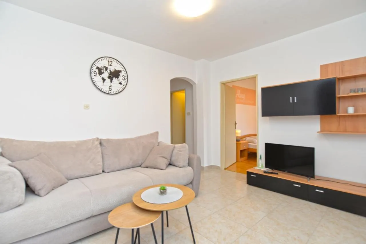 Apartments Pietro 2228 Bale Croatia