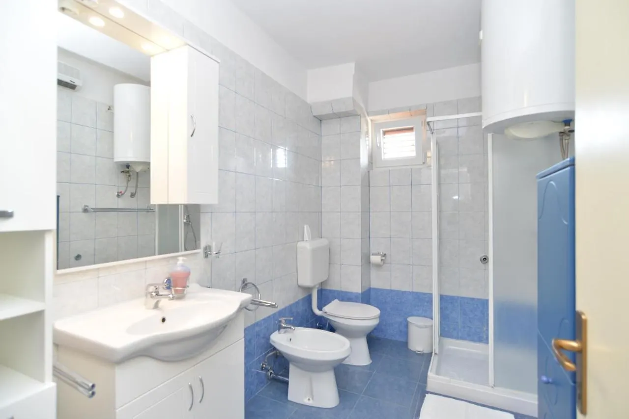 Apartments Pietro 2228 Bale 0*,  Croatia