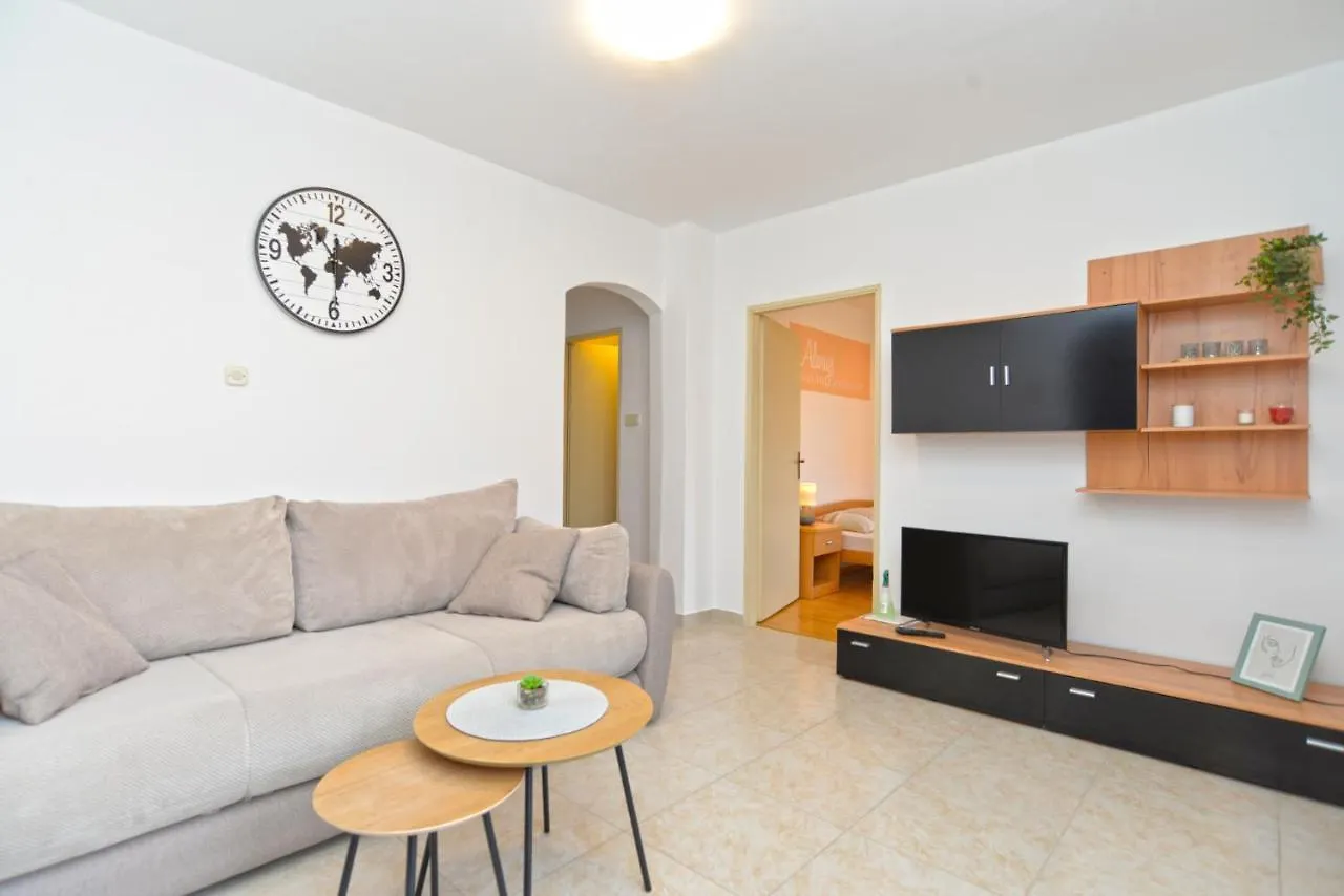 Apartments Pietro 2228 Bale Croatia